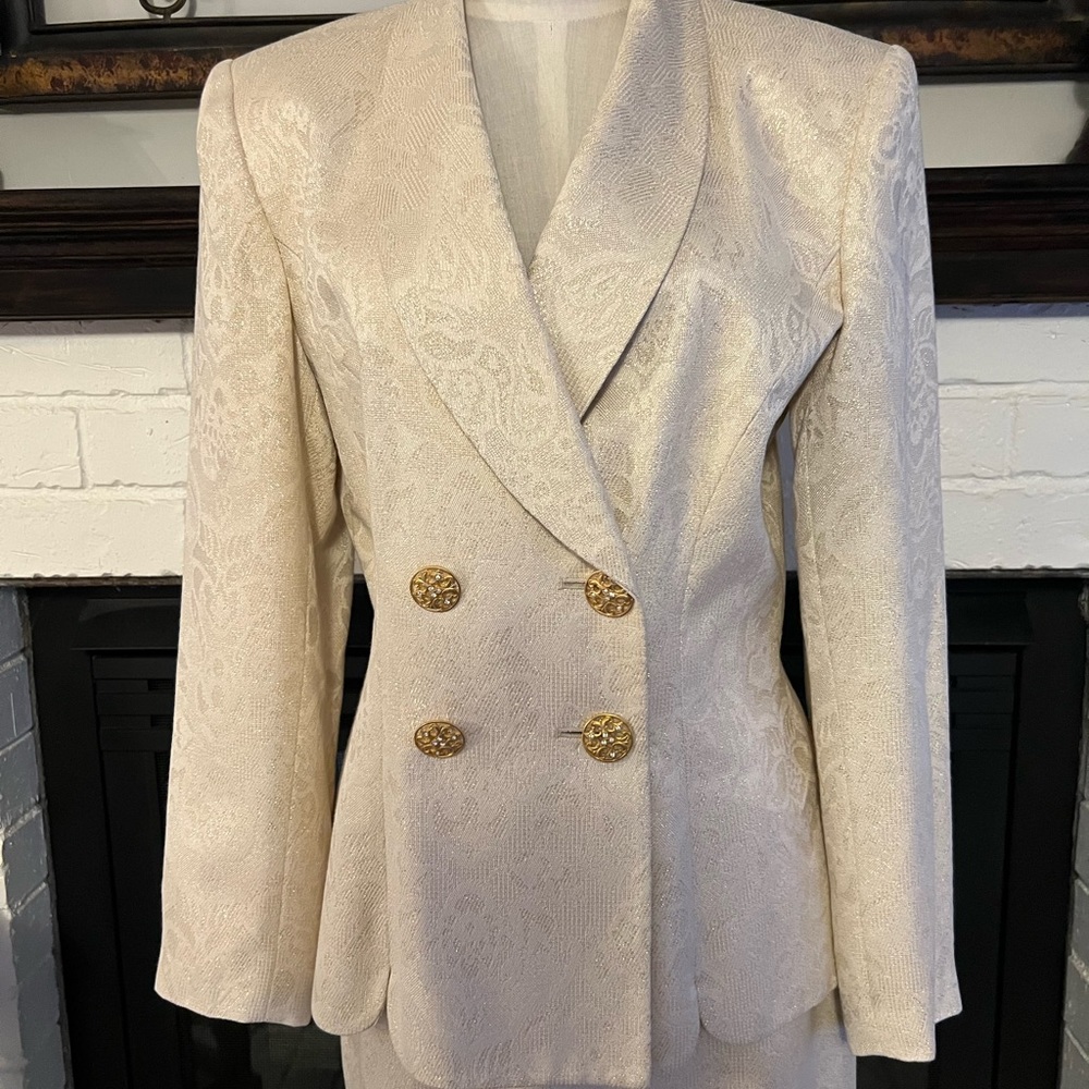 Beautiful Vintage Albert Nipon Suit - image 2